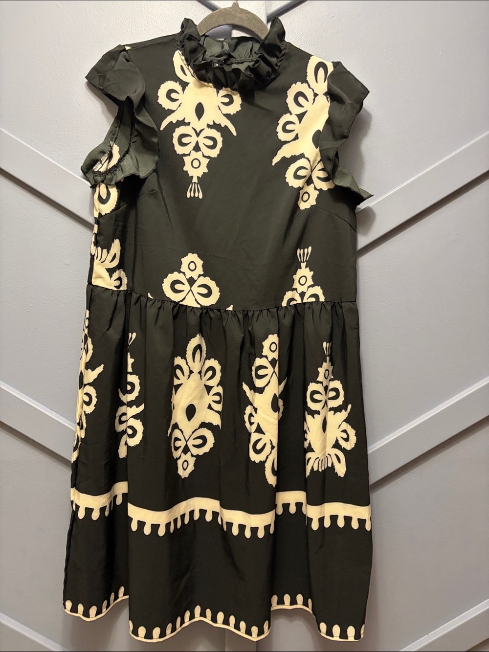 SHEIN black & Cream Ruffle Neck Floral Print Dress